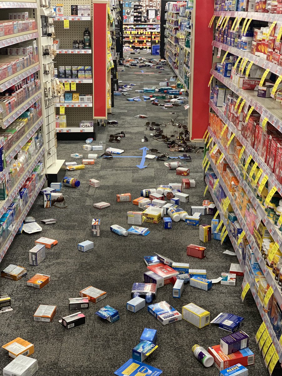 CVS on Penn and 19th NW looted