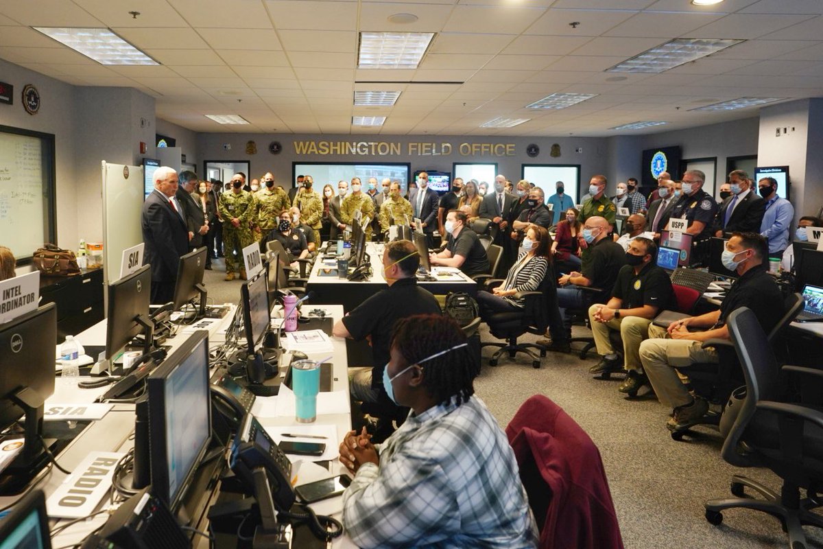 Earlier tonight, @Mike_Pence visited the FBI Washington Field Office Command and Tactical Operations Center. He thanked them for their service and received a briefing with AG Barr and Director Wray on their operations