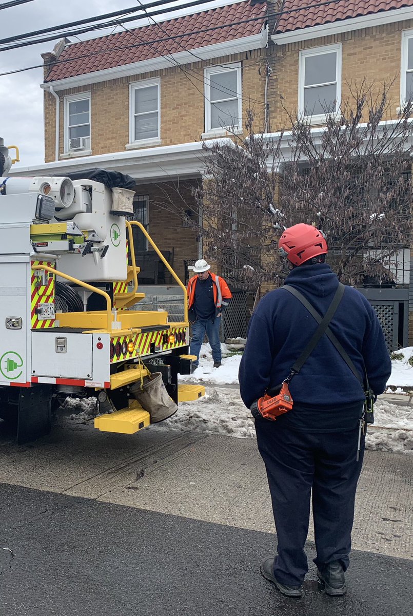 Structure 1600 block Good Hope Rd SE. DC firefighters are working with @PepcoConnect & @washingtongas to secure utilities. Adjacent construction  site also evacuated. @RedCrossNCGC has been notified of displaced residents.