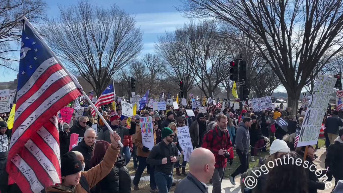 Crowd now in the thousands as the Defeat the Mandates rally proceeds towards the Lincoln Memorial in DC this morning