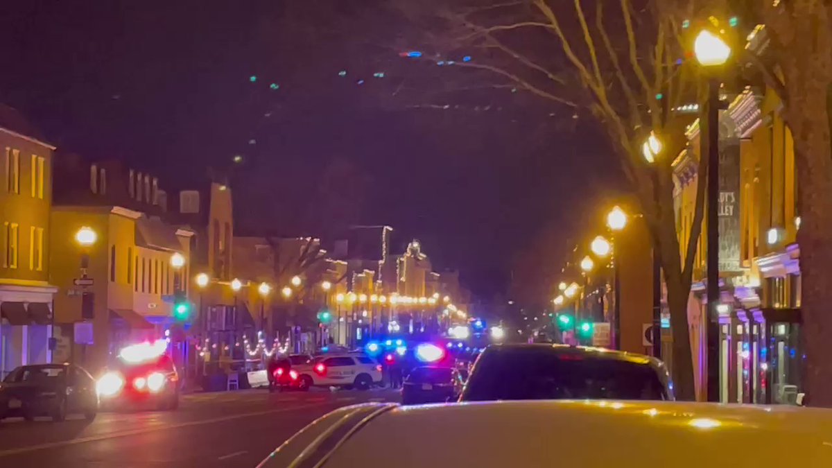 GEORGETOWN SHOOTING: Suspect is on the run, described as a black bearded male in a dark sweatshirt. @DCPoliceDept announced the victim has died and shooting appears to be targeted