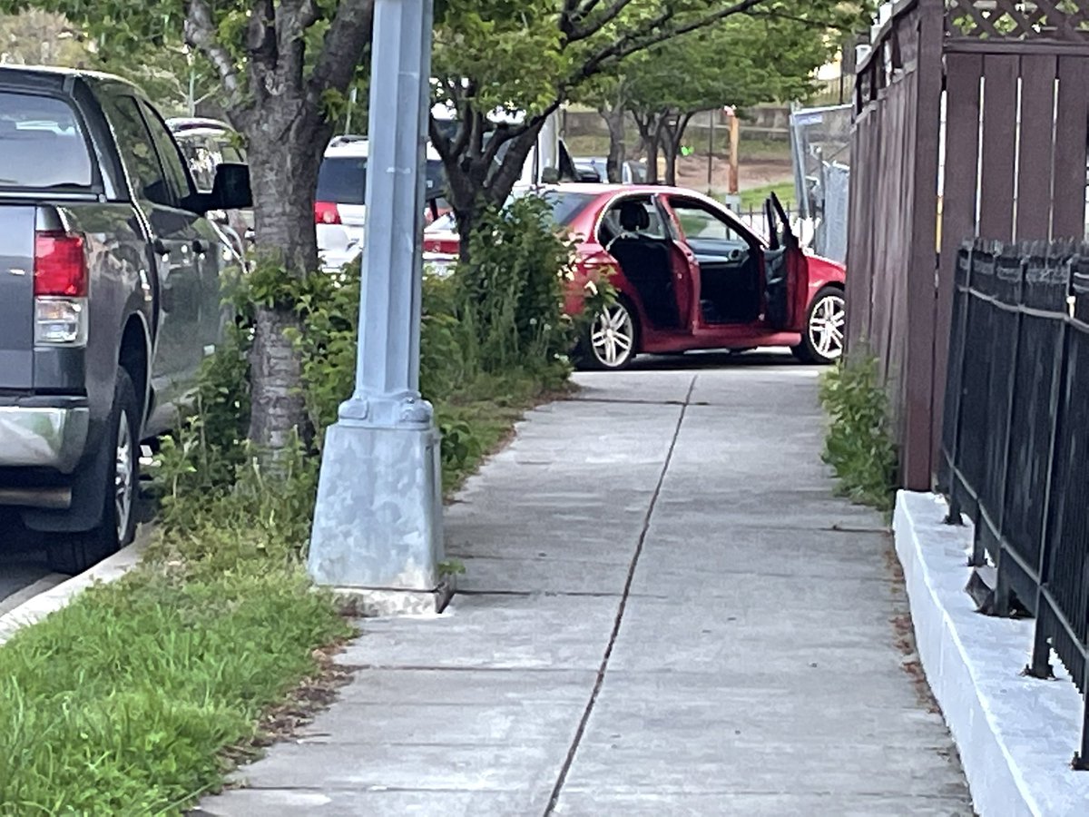 @DCPoliceDept is on scene at 18th Place NE & M St NE after a carjacking led to a police chase.  Police say it involves multiple people. Appears to have ended here as officers investigate this car/area