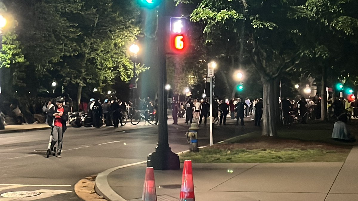 Police now lined up across First Street. The crowd still going strong in front of SCOTUS