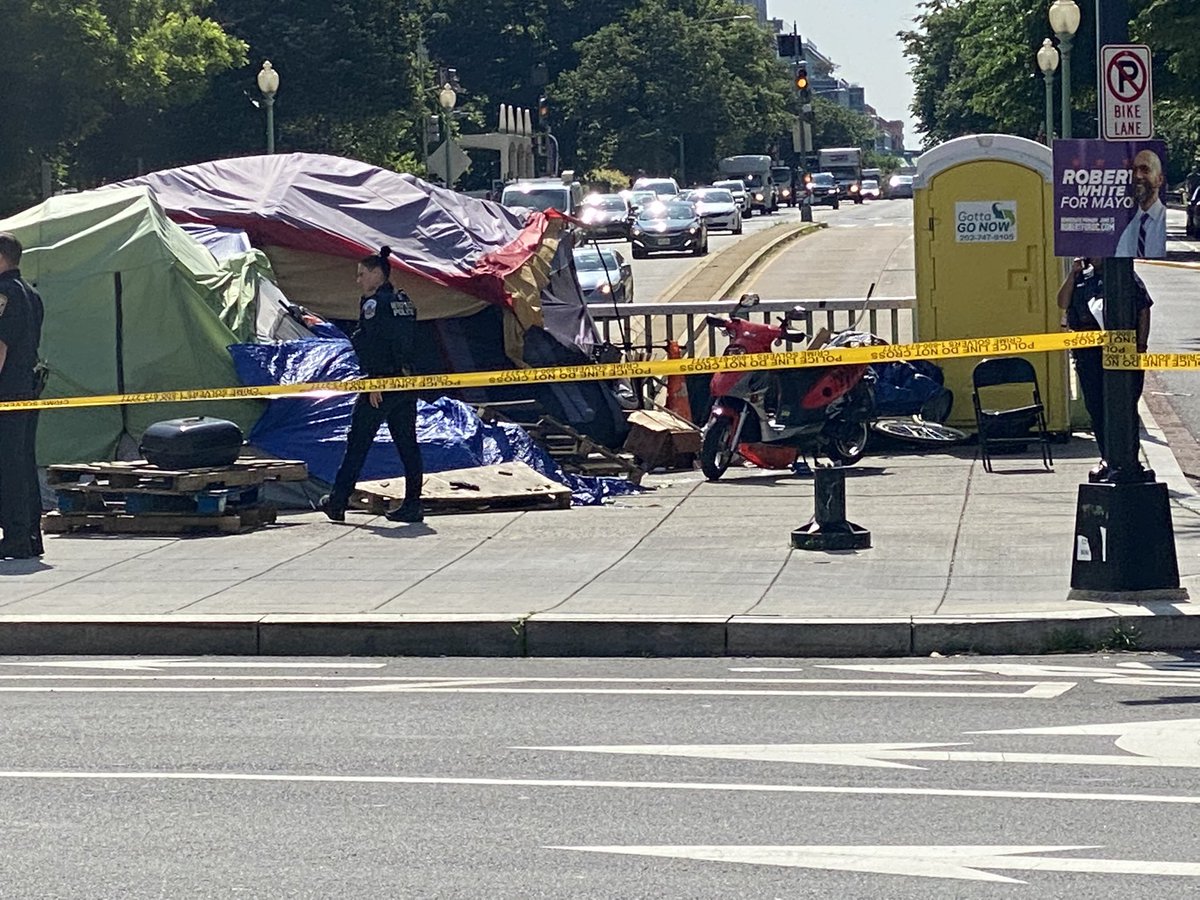 DC Police are on scene of a report of a shooting at a homeless encampment in Thomas Circle. Officers are waiting for crime scene units to respond