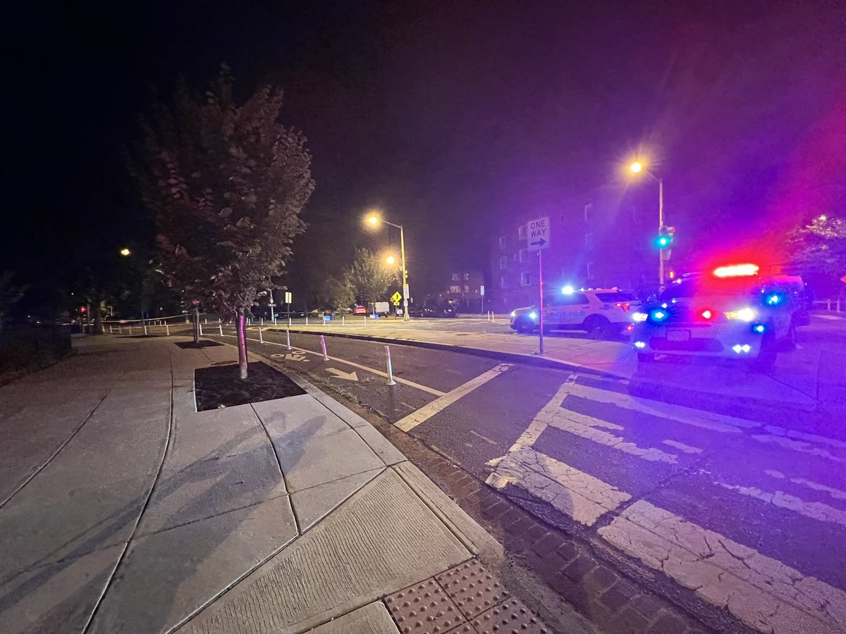 .@DCPoliceDept is at the intersection of 13th Street NE and Tennessee Ave NE this morning investigating a shooting.  Details are limited right now — but the block is closed to traffic, and there are at least 39 evidence markers on the ground right now