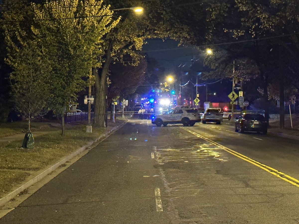 Three people were shot in DC streets last night, including a four-year-old boy.   Chief Contee said officers would not rest and work overnight to investigate what happened.  The thread below has details from his press conference