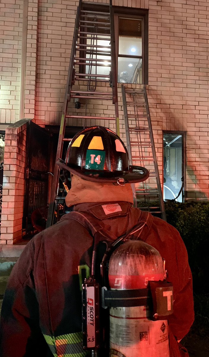 ire 2800 block 31st Pl. NE. Fire 1st floor 3 story townhome. All fire knocked down. Checking for extension. No injuries reported. Original dispatch was single engine for automatic fire alarm. They encountered fire on arrival. DC firefighters