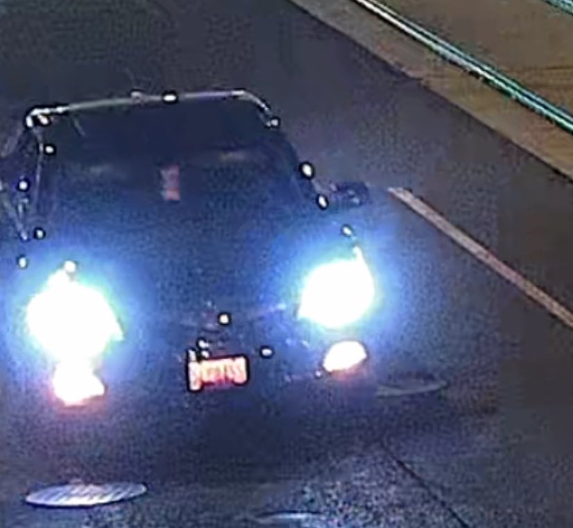 @DCPoliceDept confirming the triple shooting at the 1800 Bl. of Benning Rd. N.E. with 3 adult males transported with gunshot wound injuries.MPD is seeking the vehicle pictured below in connection to this shooting. Three men were transported from the scene conscious and breathing 