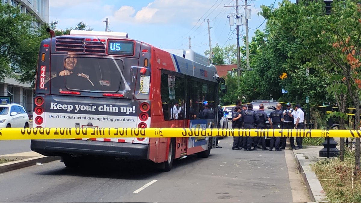 Incoming photos from the SHOOTING on Minnesota Ave.MN Ave is closed NB from Benning Rd, homicide unit here.