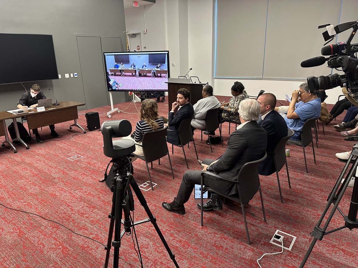 MPD investigating a shooting just around the corner from tonight’s ANC community meeting discussing public safety. Victim is a young adult male, who died on scene. Full house at the ANC community meeting. Public safety is expected to be brought up, given the juvenile takeover Saturday night.  x.com/cfloresnews/st…