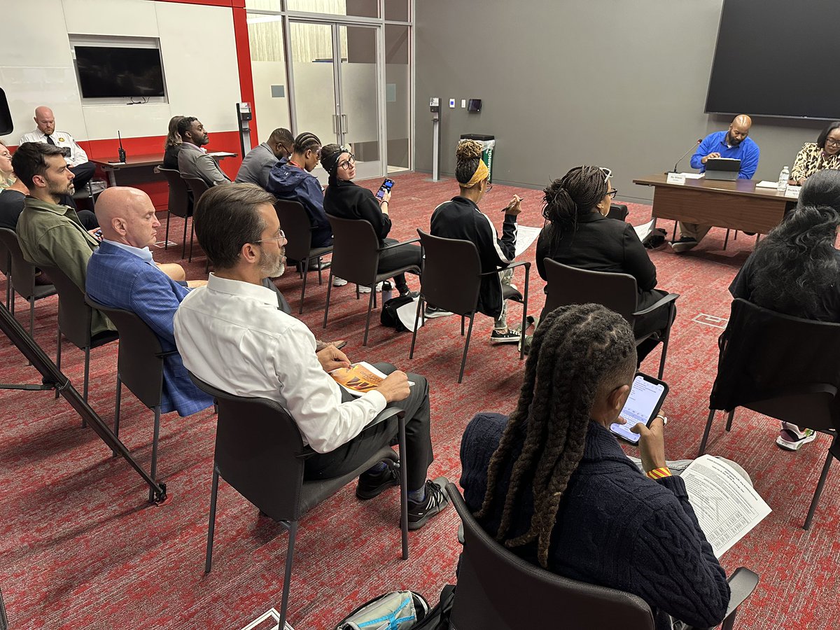 MPD investigating a shooting just around the corner from tonight’s ANC community meeting discussing public safety. Victim is a young adult male, who died on scene. Full house at the ANC community meeting. Public safety is expected to be brought up, given the juvenile takeover Saturday night.  x.com/cfloresnews/st…