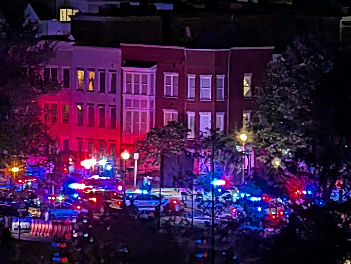 Man shot & killed on the 1000 block of 3rd Pl SE. Lookout for b/m, slim build, wearing all black clothing. Homicide has been called