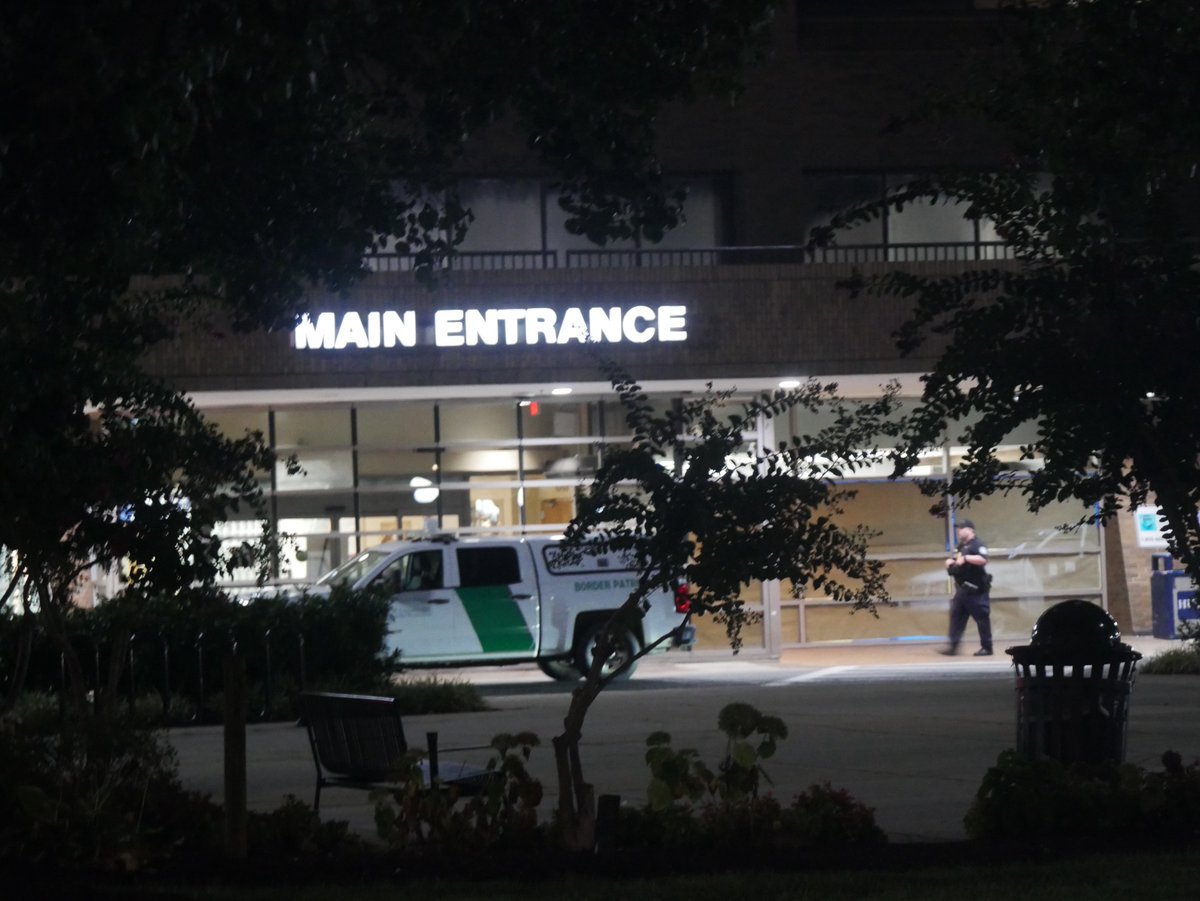 DC Police are investigating a shooting incident, in which a man arrived at a hospital having been shot. Investigators are still trying to determine where the shooting occurred .Additionally, DC forensics services have recovered a gun on the 2000 block of Georgia Ave NW