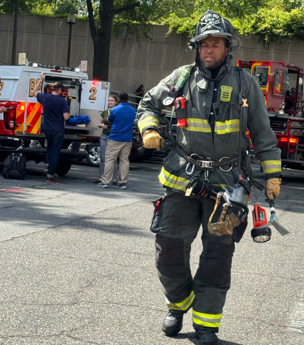 Working Fire 1300 block Constitution Ave NW. Had battery on fire below grade level National Museum of American History. NOT lithium ion. Power cut and fire is out. Working to ventilate smoke. Museum evacuated & closed until further notice. No injuries. DC firefighters