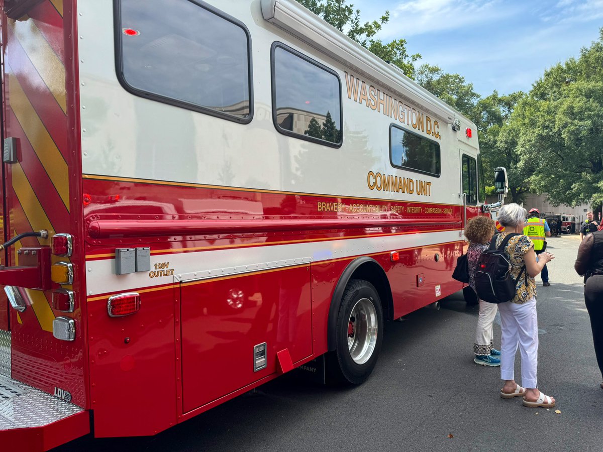 Working Fire 1300 block Constitution Ave NW. Had battery on fire below grade level National Museum of American History. NOT lithium ion. Power cut and fire is out. Working to ventilate smoke. Museum evacuated & closed until further notice. No injuries. DC firefighters