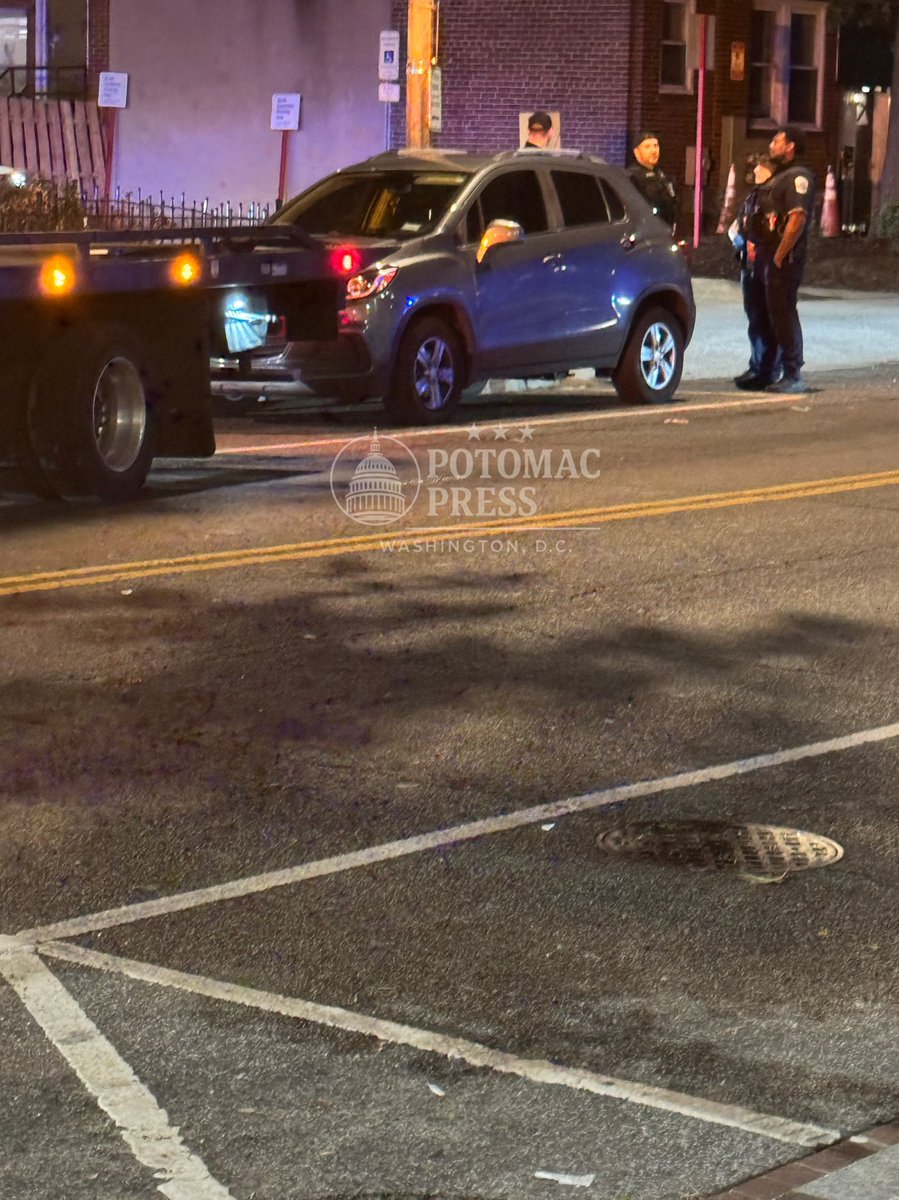 FELONY VEHICLE WITH GUN RECOVERED MPD is working an incident in the 800 block of 8th Street N.E with a gun recovered from a felony vehicle. The vehicle is now being towed