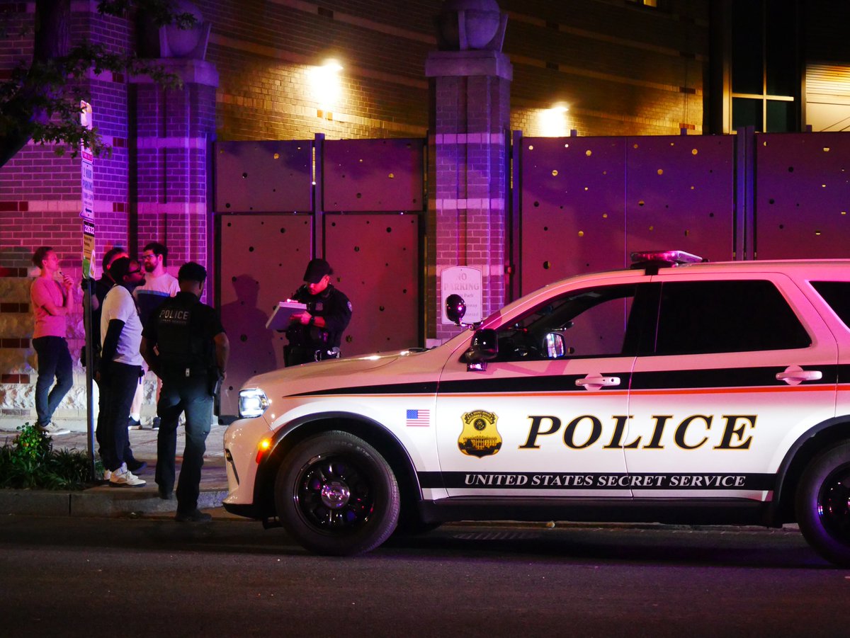 US Secret Service Uniformed Division officers have detained a man in front of the Universal Wine & Liquors on Florida Ave at Connecticut Ave NW, just north of Dupont Circle in DC. A DC Police K-9 gun sniffing dog is en route as well; charges unknown at the moment…
