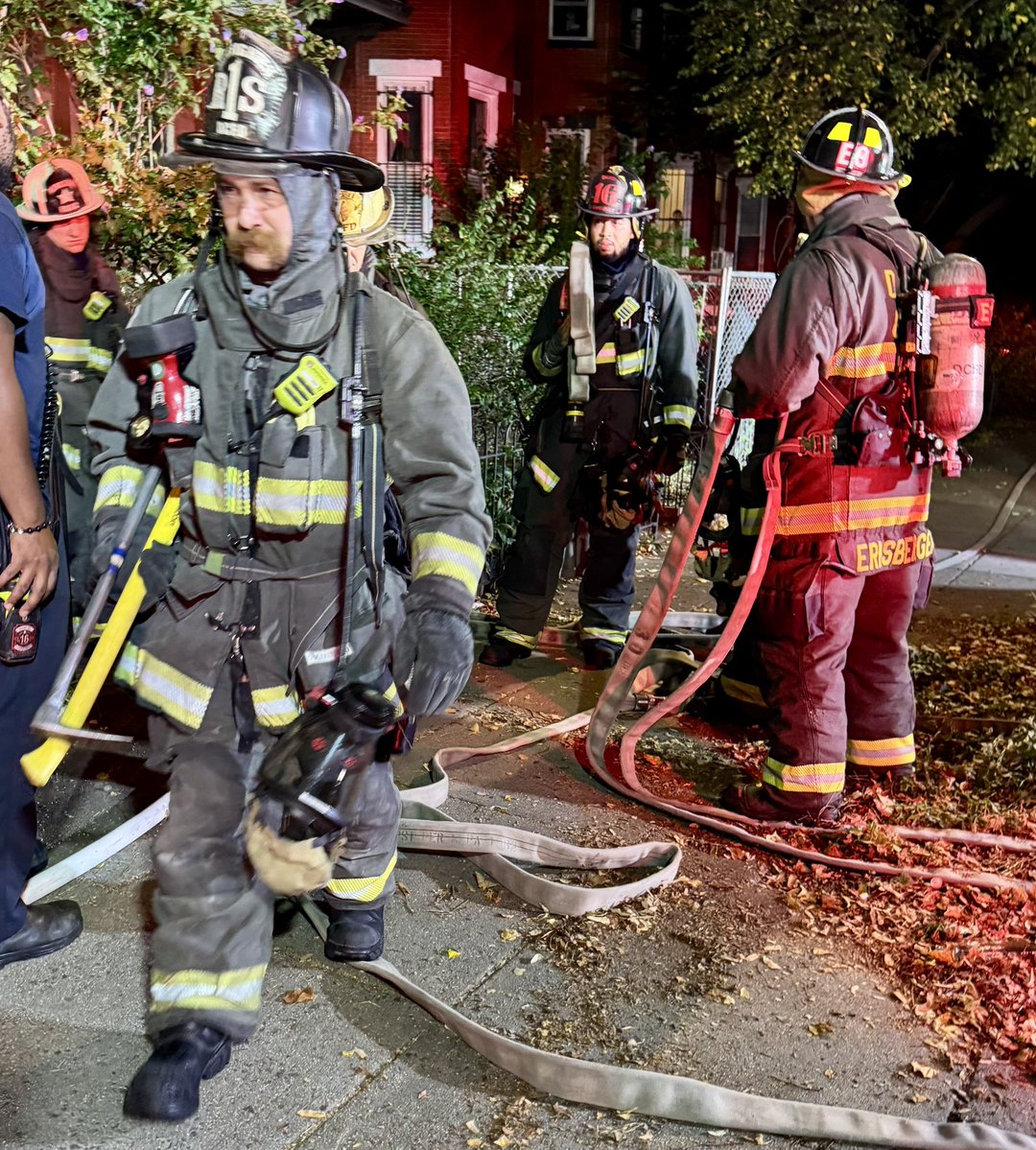 Box Alarm 8th & Q St NW. Fire roof deck 3 story corner building. Fire extinguished with no downward extension and under control. No injuries reported. Fire investigators & additional truck requested. DC firefighters