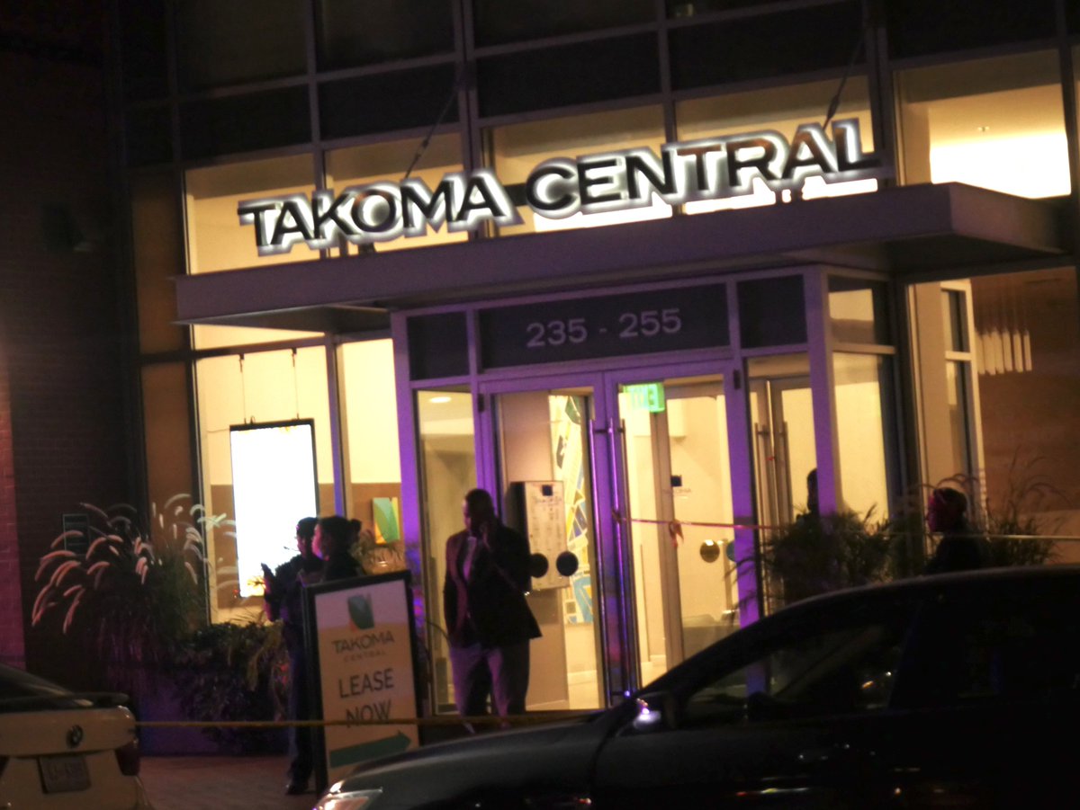 A few MPD cruisers remain on the Takoma DC homicide scene this AM on Carroll Street NW. DCCrimeDC Police are investigating a fatal stabbing on the 200 block of Carroll Street NW in Takoma DC.A woman has been taken into custody & is in the back of a cruiser.