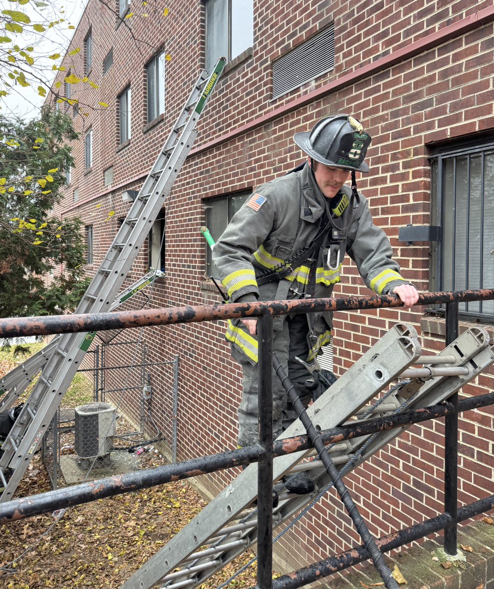 2200 Bl. of Savannah St. S.E. @dcfireems has confirmed the occupant removed from the apartment fire this morning has succumbed to their injuries. 