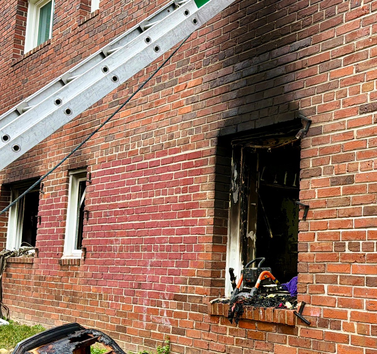 Working Fire 2400 block Hartford St SE. Fire is under control with no injuries reported. Checking on displacements. Fire investigators on scene. DC firefighters