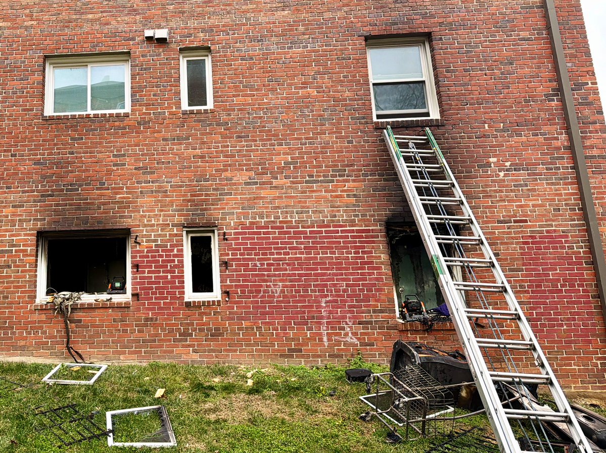 Working Fire 2400 block Hartford St SE. Fire is under control with no injuries reported. Checking on displacements. Fire investigators on scene. DC firefighters