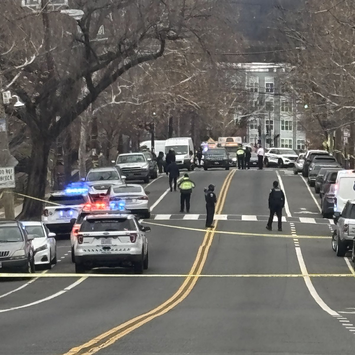 200 Bl. of 37th St. S.E. @DCPoliceDept on scene investigating a shooting with two adult males transported with gunshot wound injuries. One of those males has critical injuries.