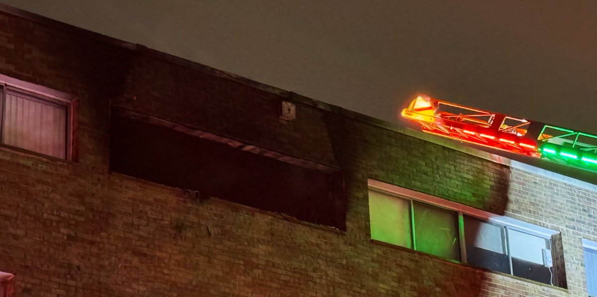 Working Fire 1400 block 3rd St South-West Fire confined to top floor 3 story middle row multiple family dwelling and under control. No reported injuries. Fire apartment resident self evacuated. 1 displacement at present. Fire investigators on scene. DC firefighters