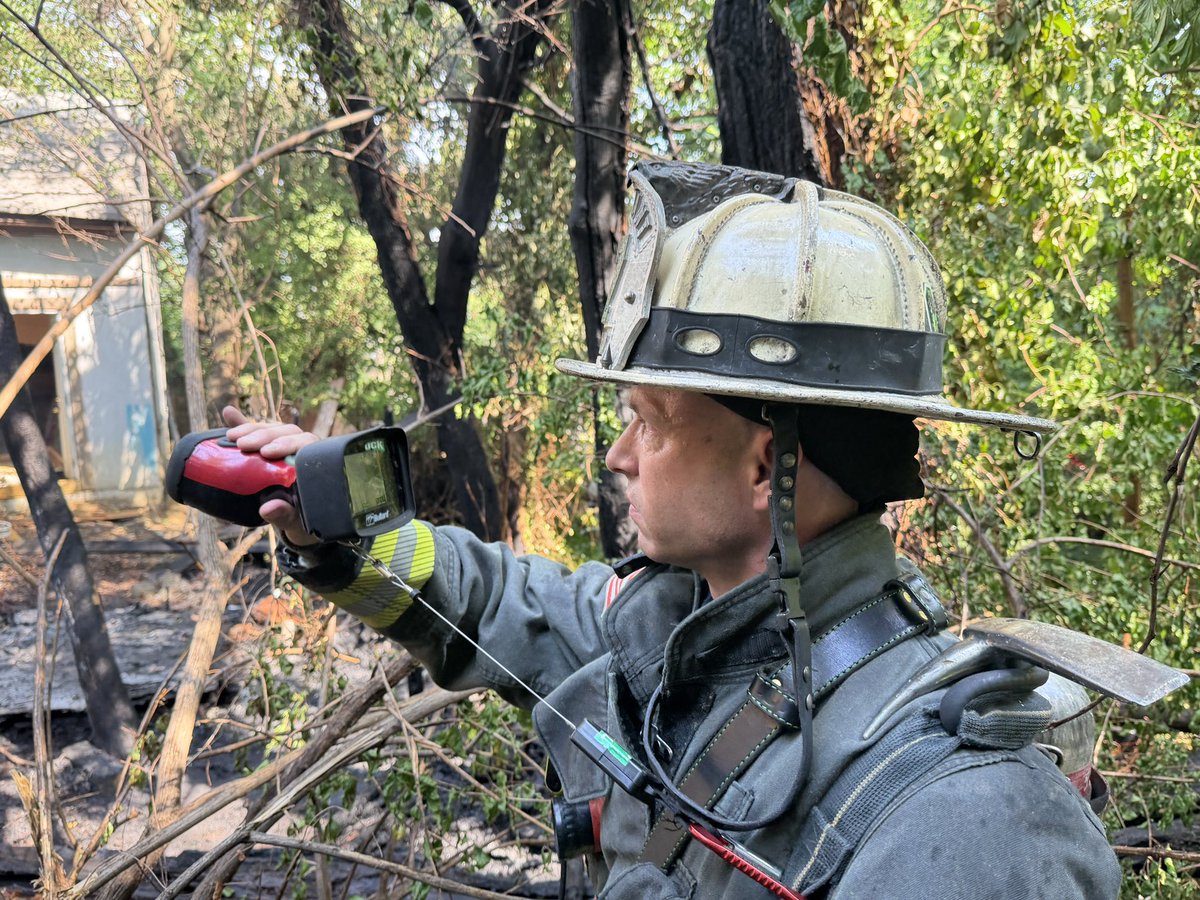 Box Alarm:   900 Block of Eastern Avenue on the Maryland side, @dcfireems assisted @PGFDNews with a one story detached garage. Fire originated from brush and extended to rooftop. PGFD Fire Investigators on scene. No injuries, home was vacant at time of fire