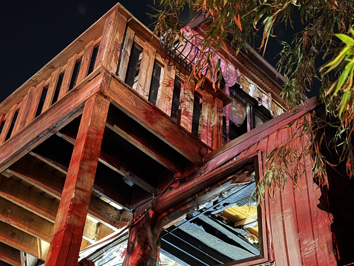 Working Fire: 2400 Block of E Street NE Three story row home with smoke and fire showing from outside rear courtyard of the home with extension to the first floor. All fire extinguished. No injuries to report. One adult displaced with no need for additional services