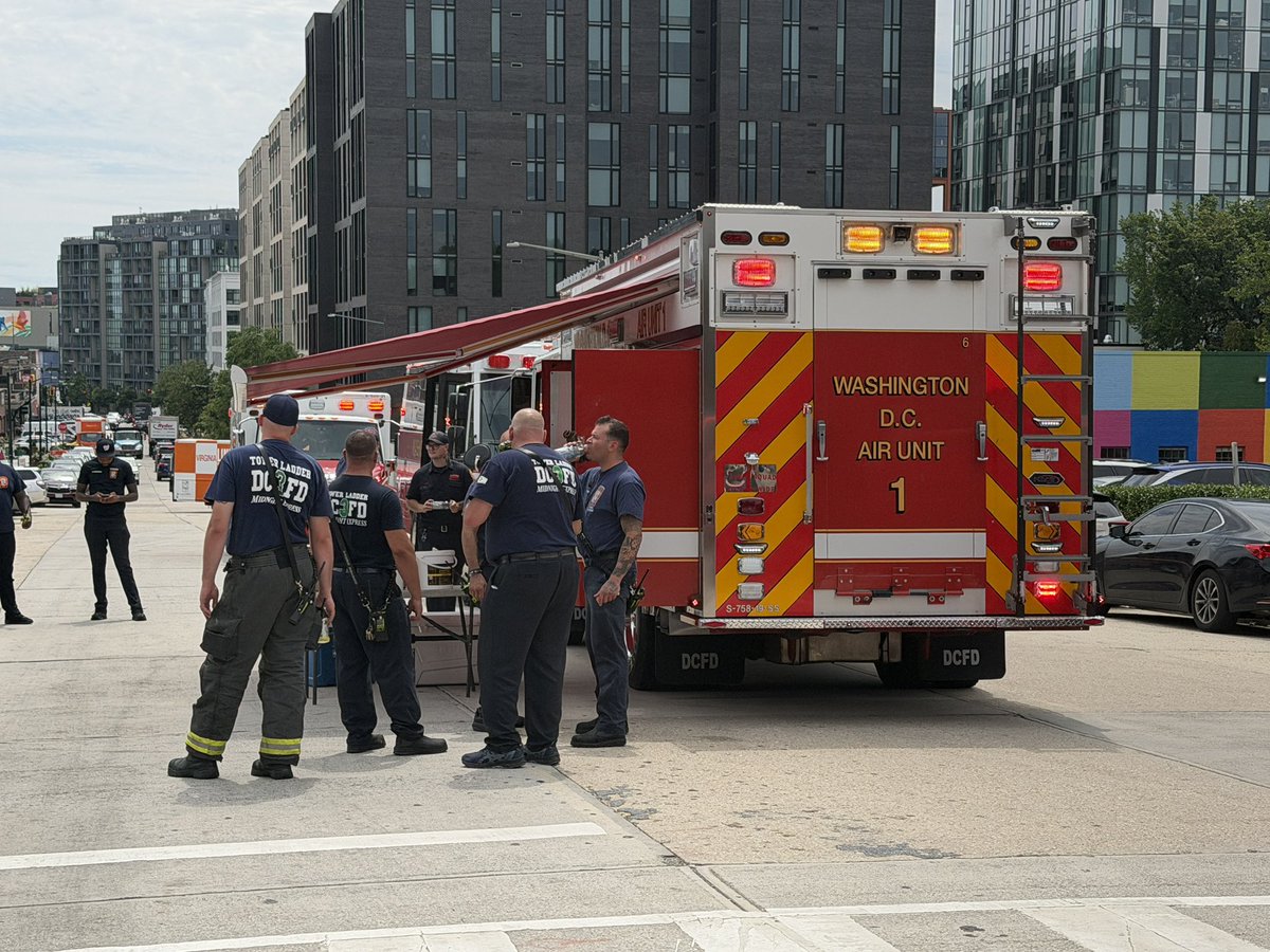 400 Block of Penn Street NE Small kitchen fire in fourth floor apartment quickly extinguished. No extension to adjacent apartments. No injuries. One adult displaced