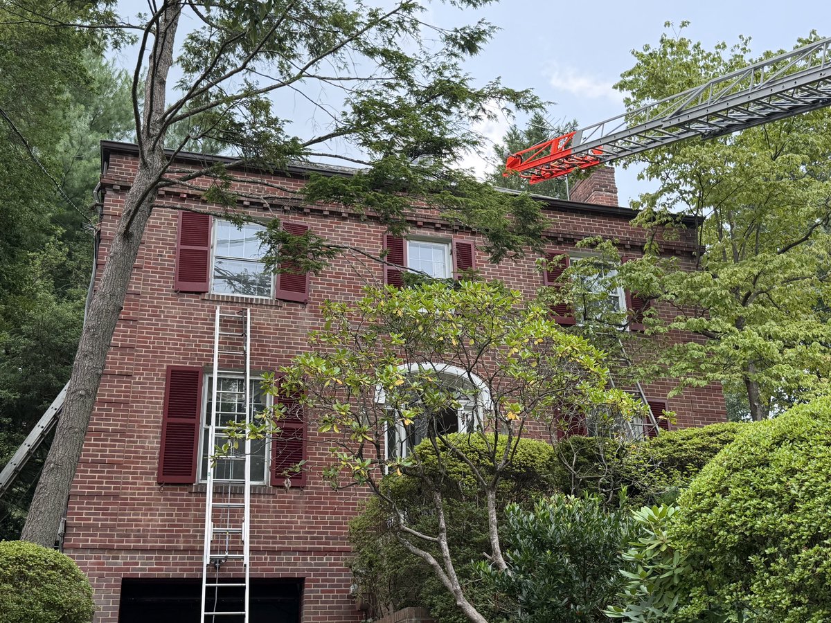 6600 Block of Barnaby Street NW @dcfireems was dispatched for a residential fire alarm. Upon arrival, smoke was showing from first floor with fire in the basement with quick extinguishment. No extension to adjacent floors and no injuries to report. No displacements