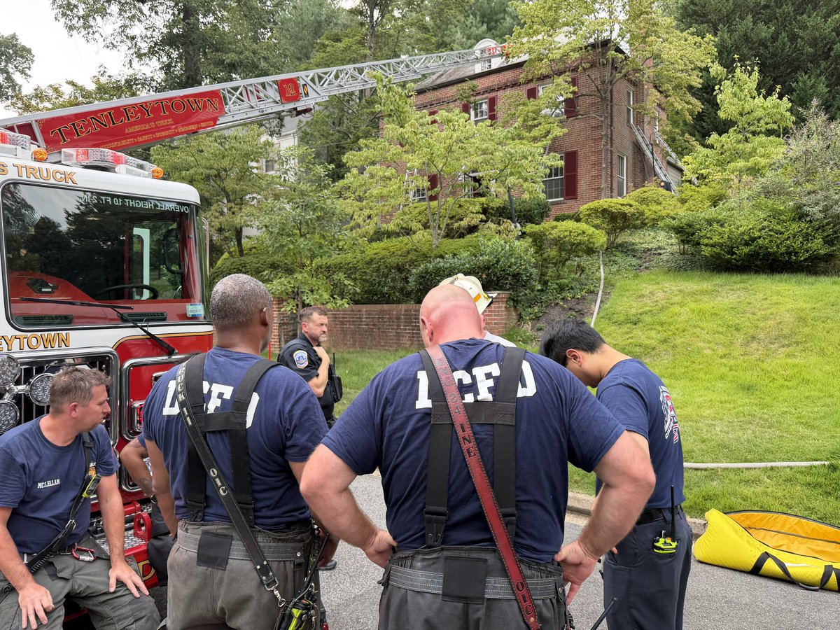 6600 Block of Barnaby Street NW @dcfireems was dispatched for a residential fire alarm. Upon arrival, smoke was showing from first floor with fire in the basement with quick extinguishment. No extension to adjacent floors and no injuries to report. No displacements